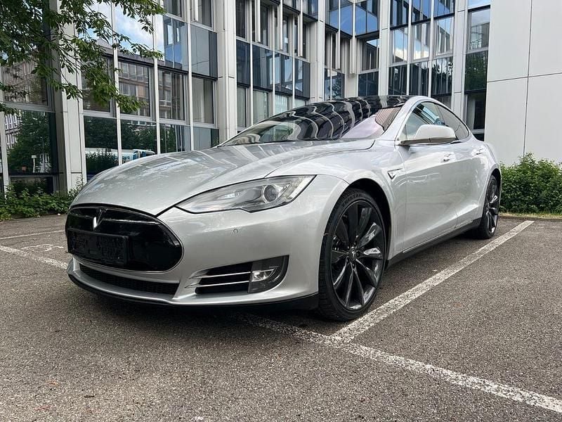 Silber Gebraucht 2014 Tesla Model S Limousine | 18.100 € (Superpreis) - Bild 1/4