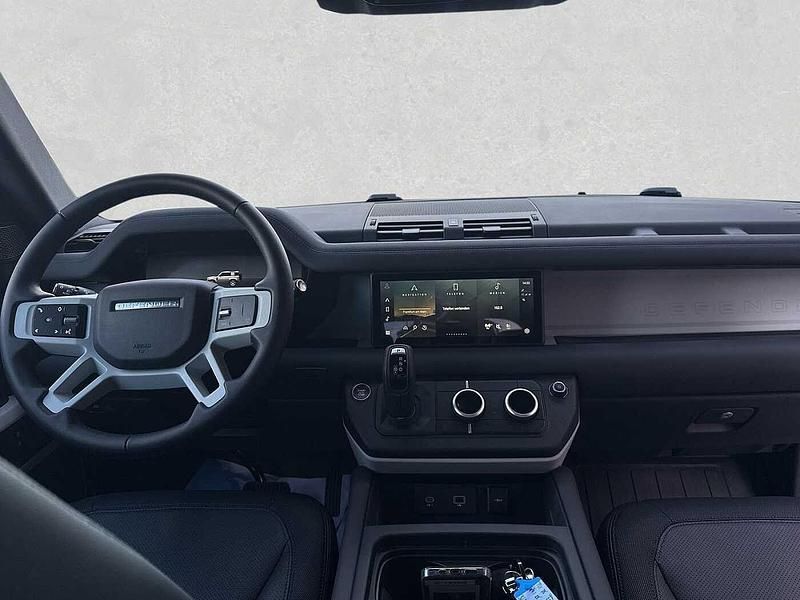 Gebraucht Land Rover Defender SE Dynamic 202 PS (148 kW) 2025 Eiger grey SUV