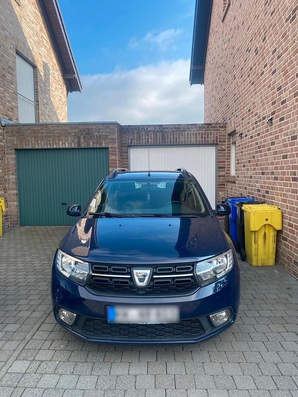 Blau Gebraucht 2017 Dacia Logan Limousine | 5.300 € - Bild 1/4