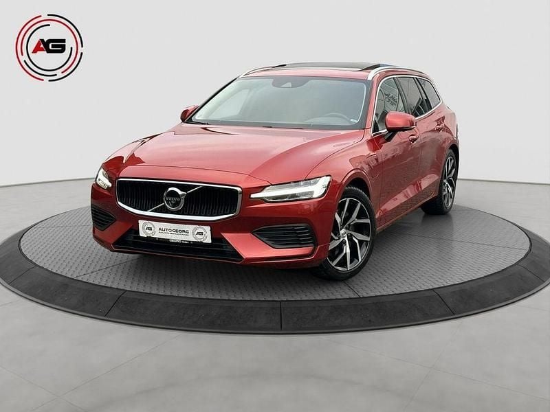 Rot Gebraucht 2020 Volvo V60 Momentum Kombi | 29.900 € (Fairer Preis) - Bild 1/4