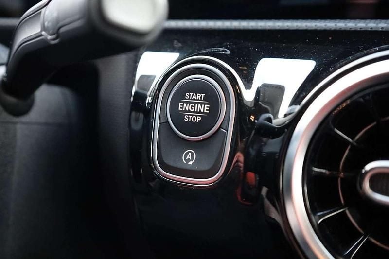 Schwarz Gebraucht 2019 Mercedes A180 Limousine | 19.200 € (Fairer Preis) - Bild 1/4