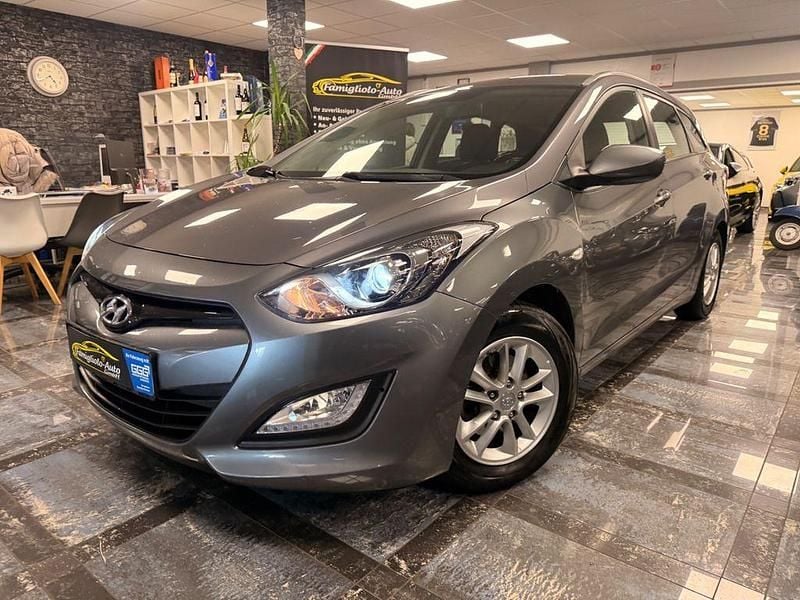 Gebraucht Hyundai i30 120 PS (88 kW) 2015 Grau Limousine