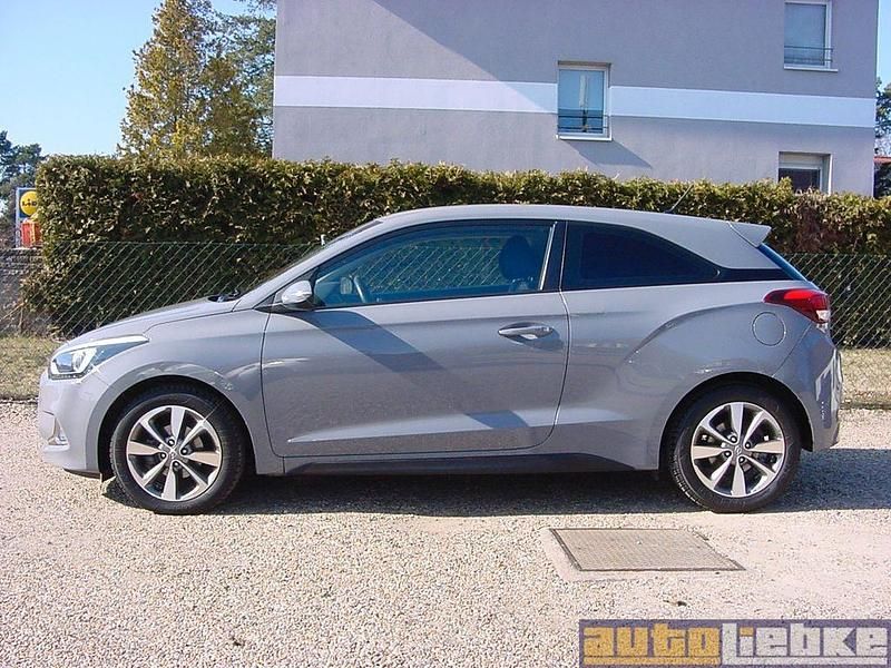 Gebraucht Hyundai i20 101 PS (74 kW) 2016 Grau Coupé