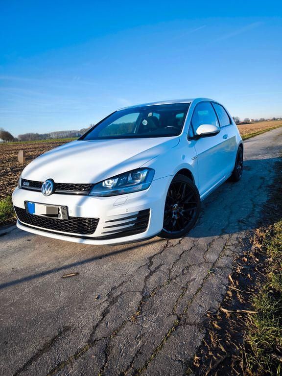 Weiß Gebraucht 2016 VW Golf VII GTD Limousine | 11.200 € (Superpreis) - Bild 1/4