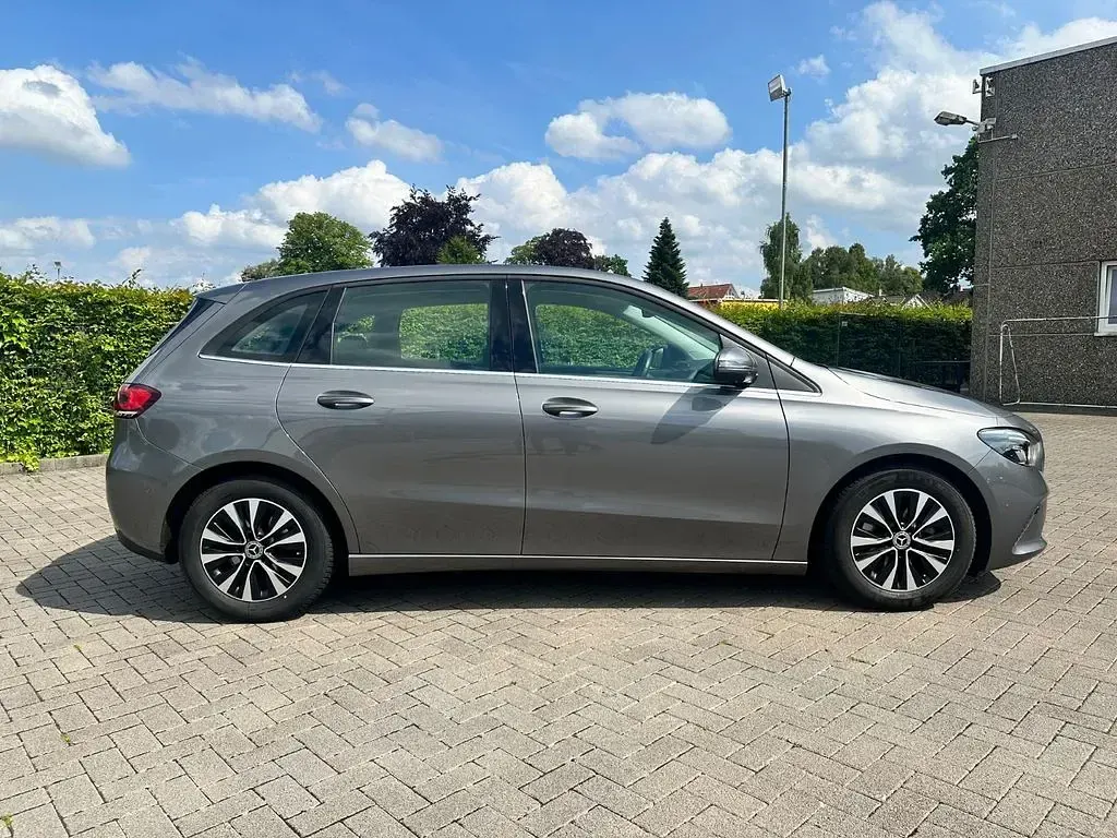 Gebraucht Mercedes B180 136 PS (100 kW) 2021 Grau Kleinwagen