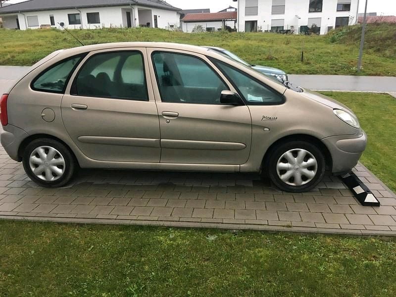 Silber Gebraucht 2004 Citroën Xsara Picasso Van / Kleinbus | 1.700 € - Bild 1/4
