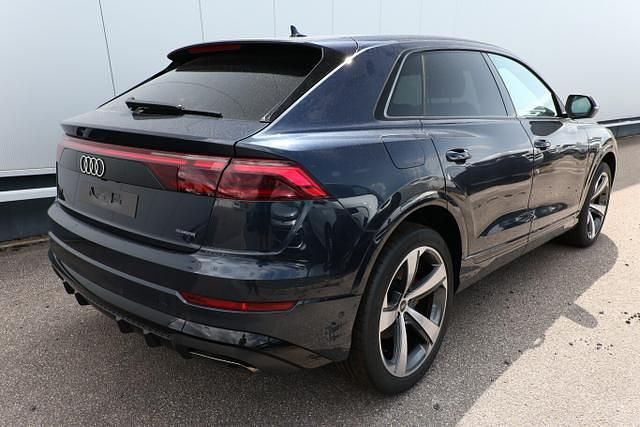 Waitomoblau metallic waitomoblau metallic Neu 2025 Audi Q8 S-Line SUV | 82.691 € - Bild 1/4