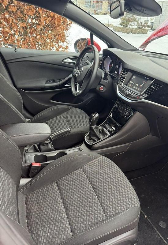 Gebraucht Opel Astra Dynamic 125 PS (91 kW) 2016 Rot Limousine