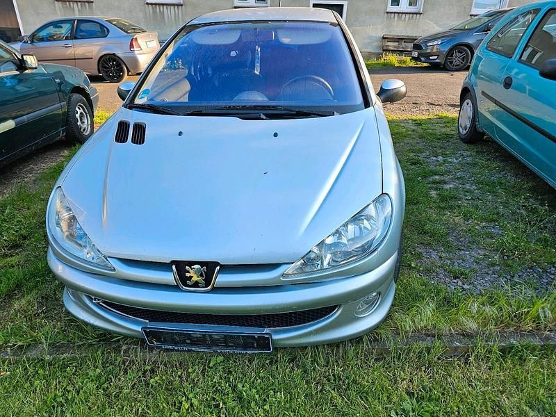Silber Gebraucht 2003 Peugeot 206 Kleinwagen | 1.100 € - Bild 1/4