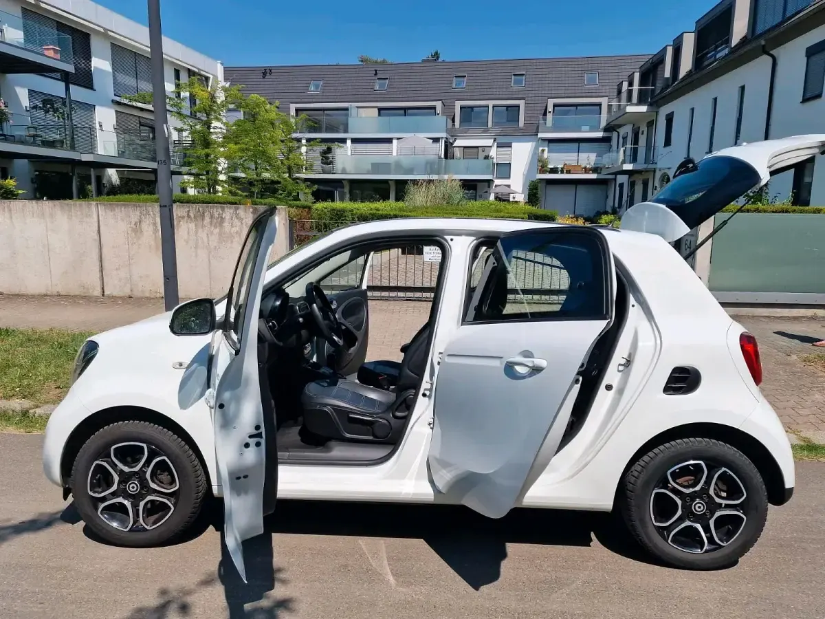 Gebraucht Smart ForFour 90 PS (66 kW) 2019 Weiß Kleinwagen