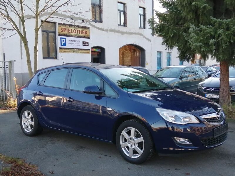 Gebraucht Opel Astra Selection 87 PS (63 kW) 2011 Blau Limousine
