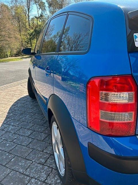 Second-hand Audi A2 75 CP (55 kW) 2004 Albastru Hatchback