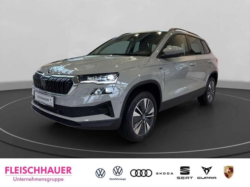 Stahlgrau Neu 2025 Skoda Karoq Tour SUV | 43.580 € - Bild 1/4
