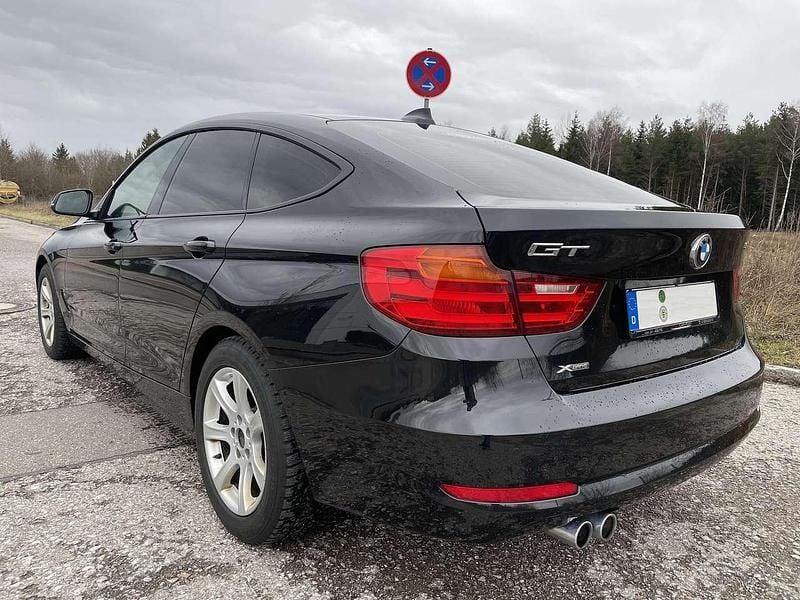 Gebraucht BMW 320 Gran Turismo Sport Line 190 PS (139 kW) 2015 Schwarz Limousine