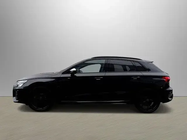 Gebraucht Audi RS3 Sportback Ambiente 400 PS (294 kW) 2024 Mythosschwarz metallic Kleinwagen