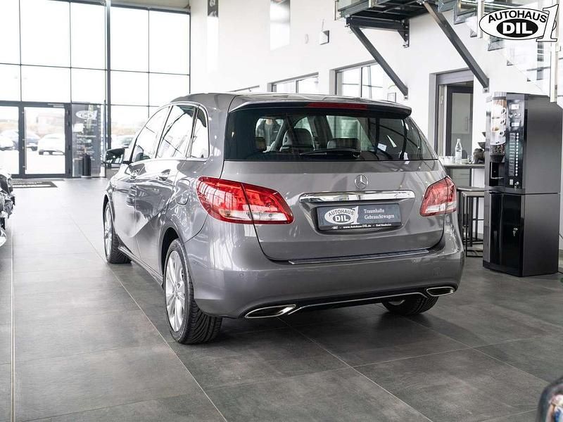 Gebraucht Mercedes B180 109 PS (80 kW) 2015 Grau Van / Kleinbus