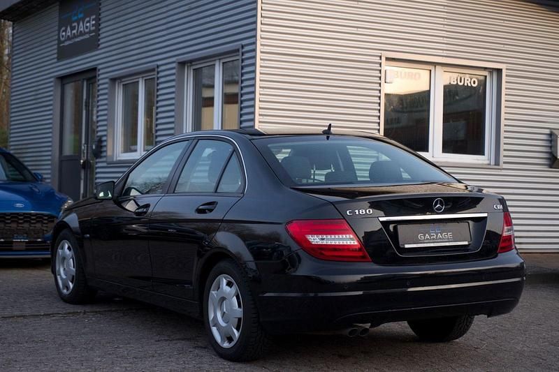 Gebraucht Mercedes C180 120 PS (88 kW) 2011 Schwarz Limousine
