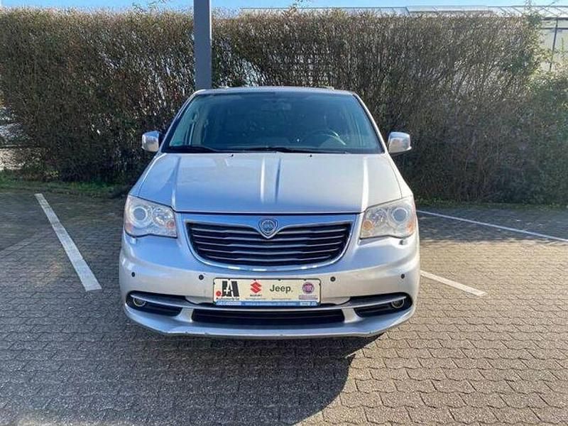 Gebraucht Lancia Voyager 163 PS (119 kW) 2012 Silber Van / Kleinbus