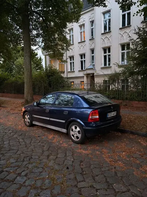 Gebraucht Opel Astra 75 PS (55 kW) 2000 Blau Limousine