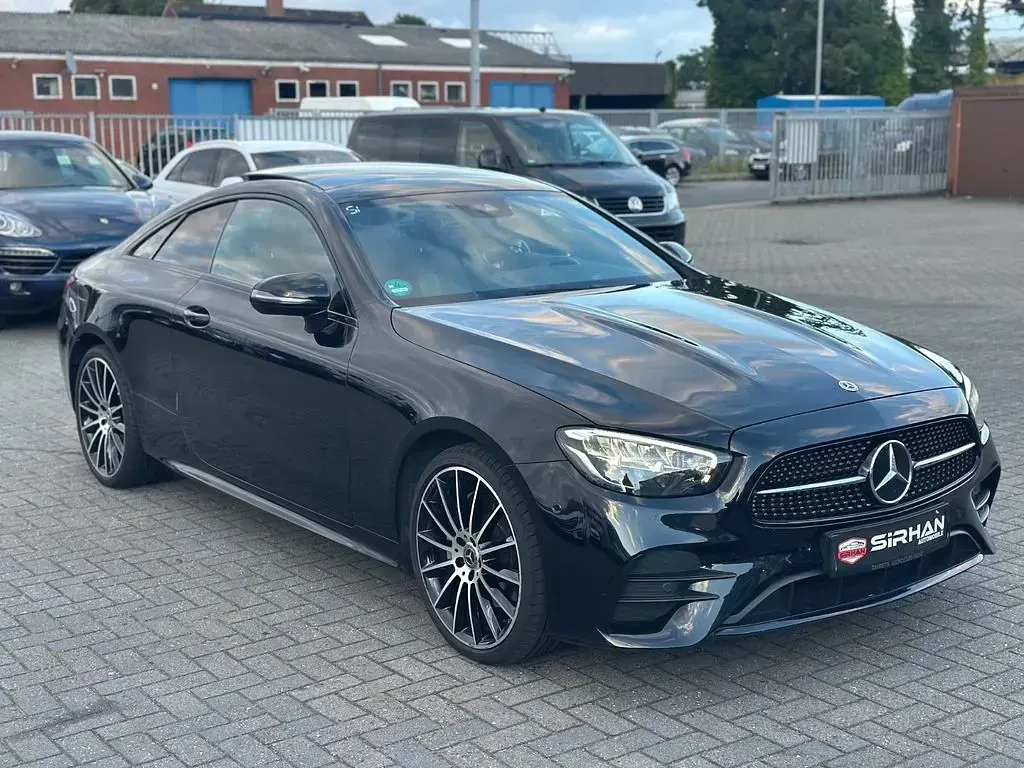Gebraucht Mercedes E220 AMG 194 PS (142 kW) 2022 Schwarz Coupé