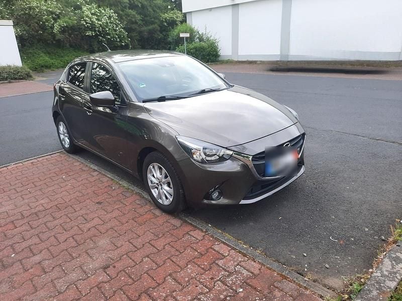 Braun Gebraucht 2016 Mazda 2 Kleinwagen | 13.499 € (Fairer Preis) - Bild 1/4