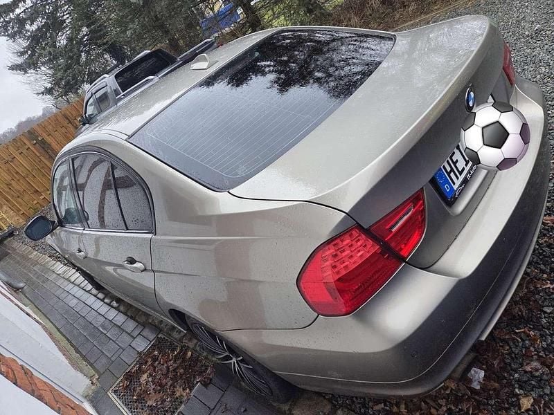 Gebraucht BMW 318 143 PS (105 kW) 2011 Limousine