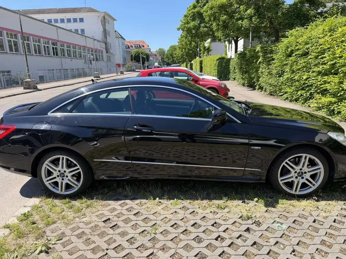 Gebraucht Mercedes E350 292 PS (214 kW) 2010 Schwarz Coupé