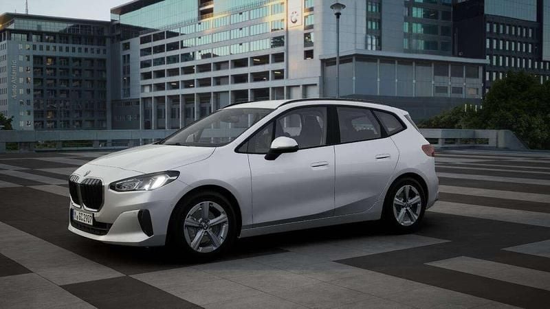 Mineralweiss metallic Gebraucht 2022 BMW 220 Active Tourer Sport Line Van / Kleinbus | 26.885 € (Guter Preis) - Bild 1/3