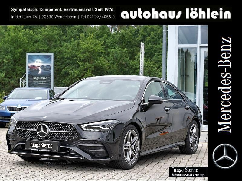 Schwarz Gebraucht 2024 Mercedes CLA200 AMG line Limousine | 35.777 € (Fairer Preis) - Bild 1/4