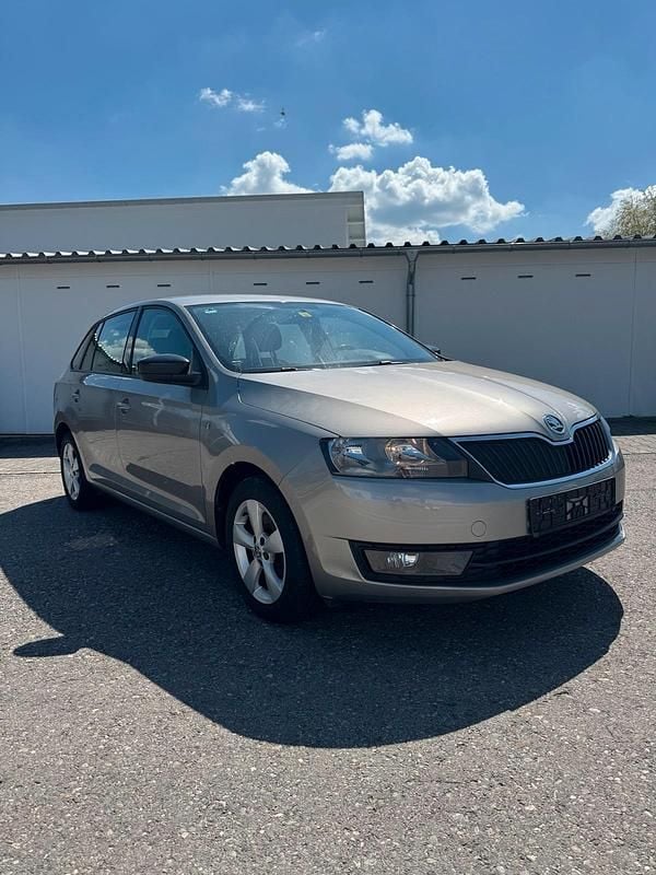 Gelb Gebraucht 2015 Skoda Rapid Limousine | 3.990 € (Guter Preis) - Bild 1/4