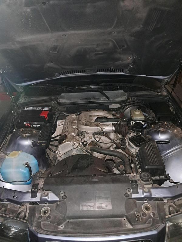 Gebraucht BMW 316 102 PS (75 kW) 1995 Blau Limousine