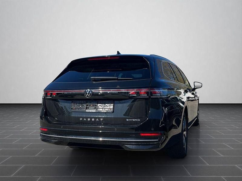 Gebraucht VW Passat Elegance 272 PS (200 kW) 2025 Grenadillschwarz metallic (metallic) Kombi