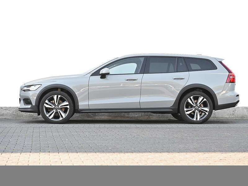 Gebraucht Volvo V60 CC Plus 197 PS (144 kW) 2024 Andere farbe Kombi