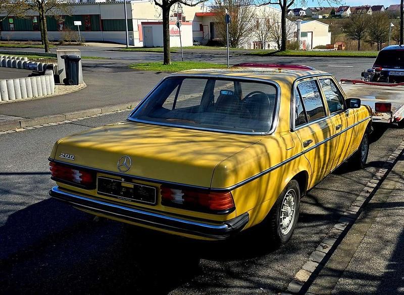 Gebraucht Mercedes 200 109 PS (80 kW) 1983 Gelb Limousine