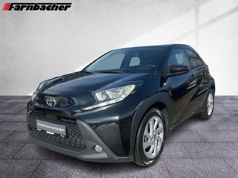 Mysticschwarz mica metallic Gebraucht 2022 Toyota Aygo X-play Kleinwagen | 14.900 € (Fairer Preis) - Bild 1/4