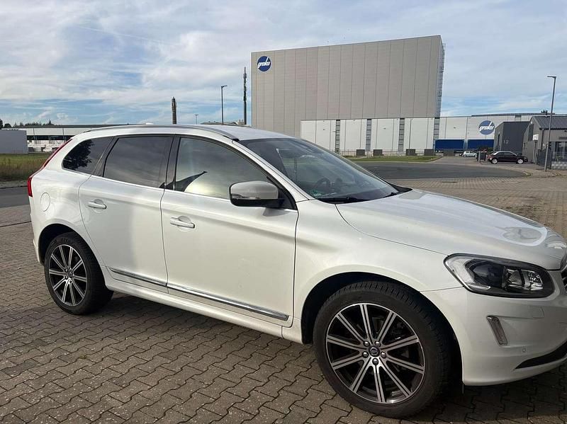 Gebraucht Volvo XC60 Summum 220 PS (161 kW) 2017 Weiß SUV