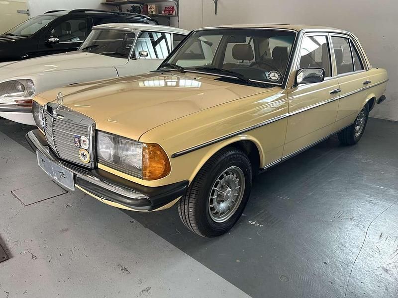 Gebraucht Mercedes E230 136 PS (100 kW) 1984 Gelb Limousine