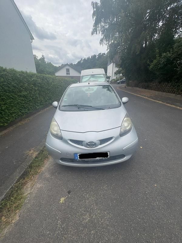 Silber Gebraucht 2006 Toyota Aygo Kleinwagen | 2.000 € (Guter Preis) - Bild 1/4