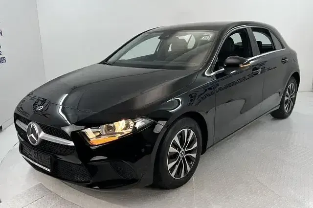 Gebraucht Mercedes A180 Business 116 PS (85 kW) 2022 Schwarz Kleinwagen