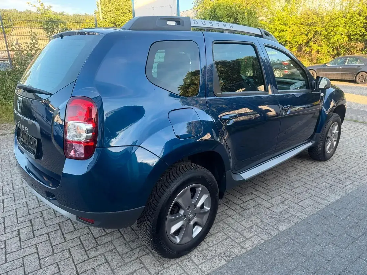 Gebraucht Dacia Duster Lauréate 114 PS (83 kW) 2016 Blau SUV