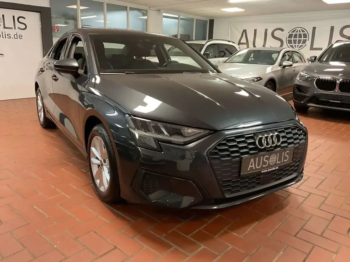 Gebraucht Audi A3 Basis 110 PS (80 kW) 2022 Manhattan grau Limousine