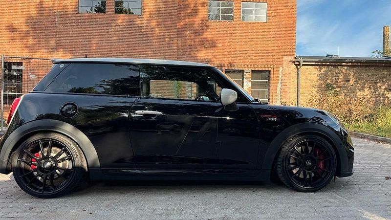 Schwarz Gebraucht 2022 Mini John Cooper Works Kleinwagen | 39.499 € - Bild 1/4