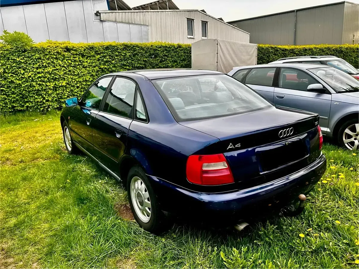 Usata Audi A4 100 CV (73 kW) 1996 Blu Berlina