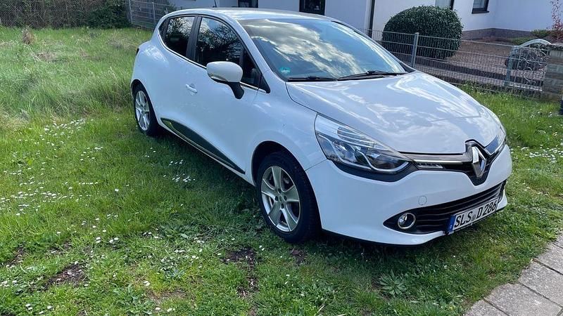 Gebraucht Renault Clio IV Luxe 90 PS (66 kW) 2015 Weiß Kleinwagen