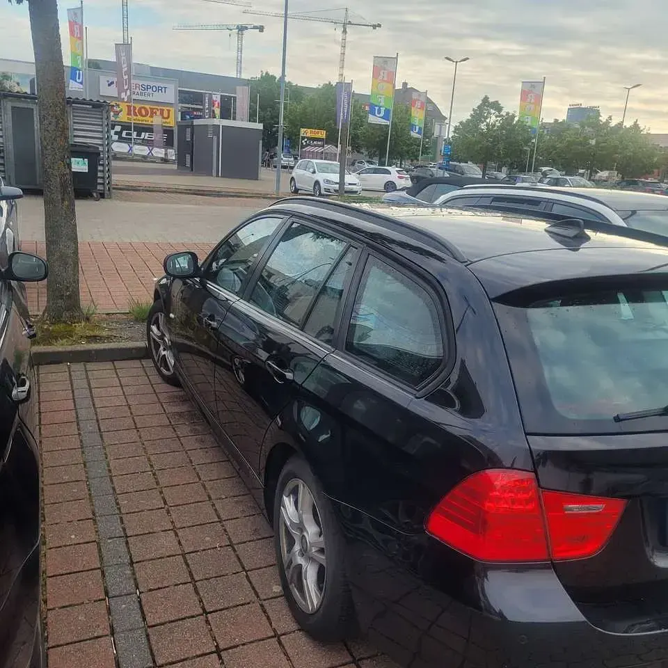 Gebraucht BMW 320 Lifestyle 170 PS (125 kW) 2011 Kombi