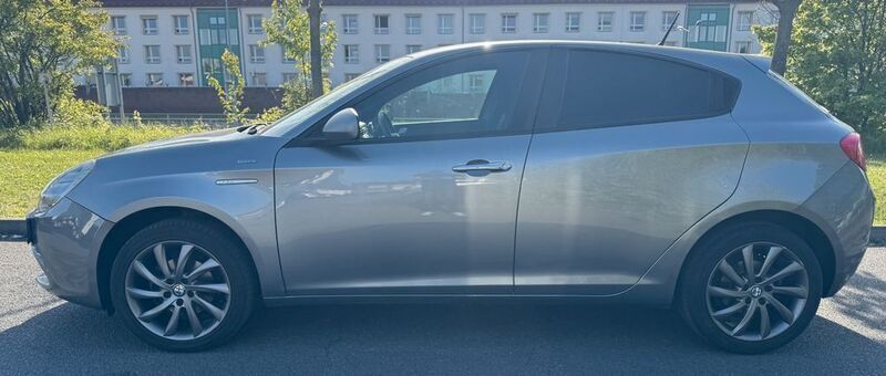 Gebraucht Alfa Romeo Giulietta Veloce 120 PS (88 kW) 2013 Grau Kleinwagen