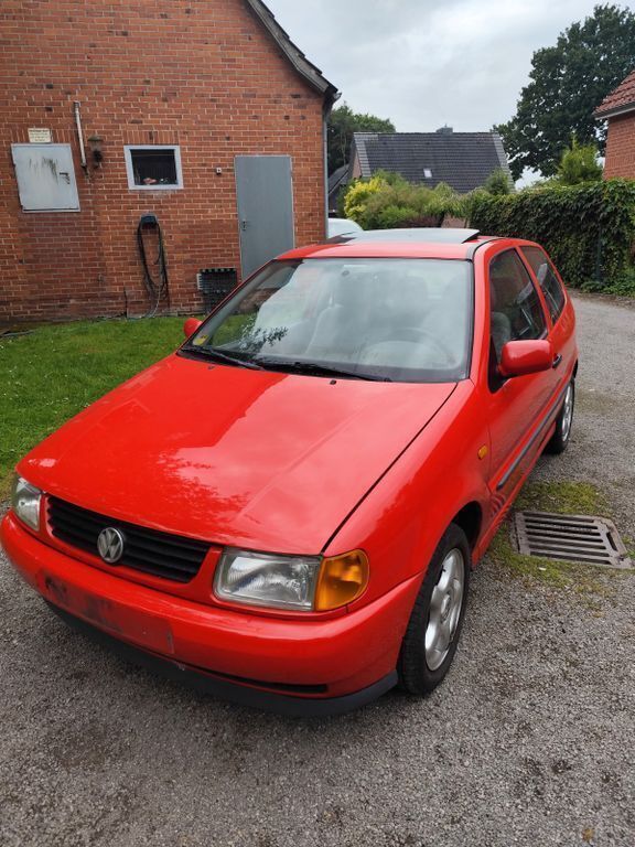Rot Gebraucht 1998 VW Polo Sportline Limousine | 1.100 € - Bild 1/4