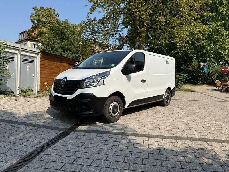 Weiß Gebraucht 2016 Renault Trafic Van | 10.900 € (Guter Preis) - Bild 1/4