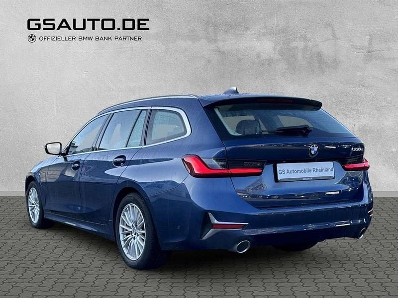 Gebraucht BMW 330e Luxury Line 252 PS (185 kW) 2020 Blau Kombi