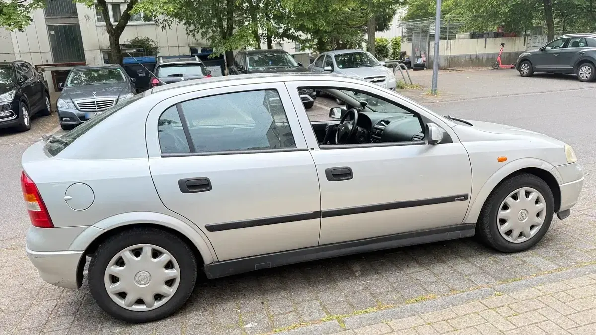 Gebraucht Opel Astra 101 PS (74 kW) 1998 Silber Limousine